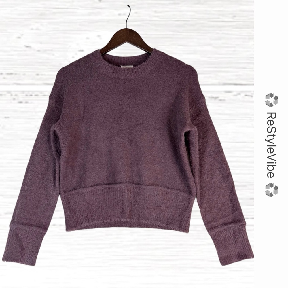 HIPPIE ROSE Women’s Size S Sweater NWT Crewneck Pullover Style Warm Fuzzy NEW